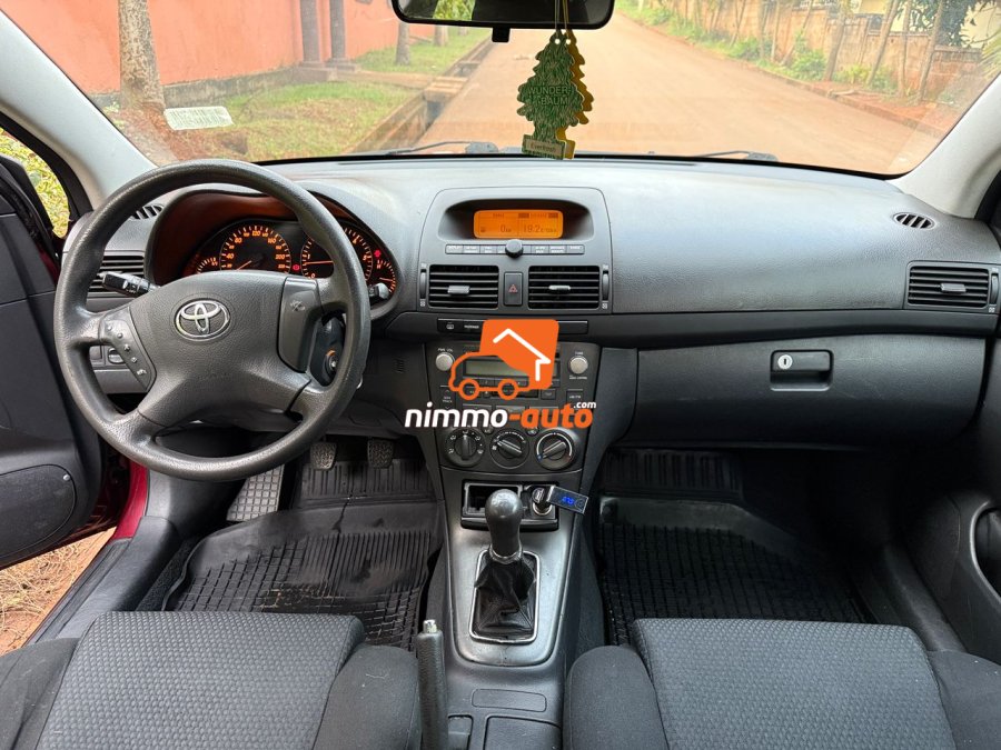 toyota avensis tete de cochon