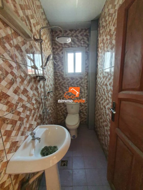 Studio à louer à Bp cite