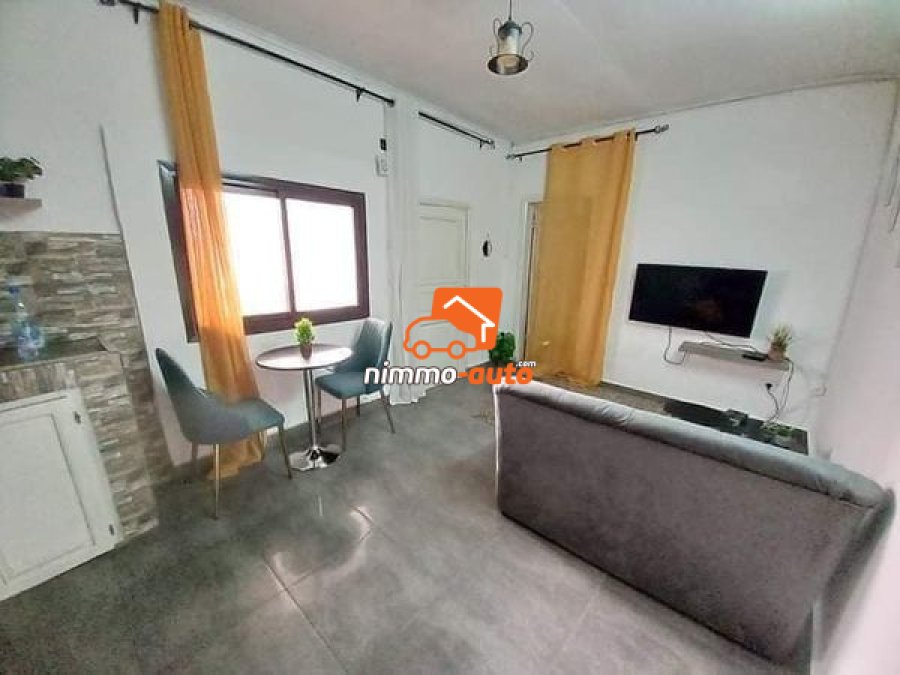 Studio meublé à louer à bastos carrefour