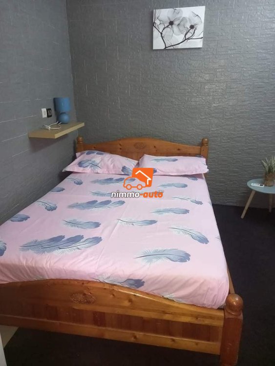 Studio meublé à louer à bastos carrefour