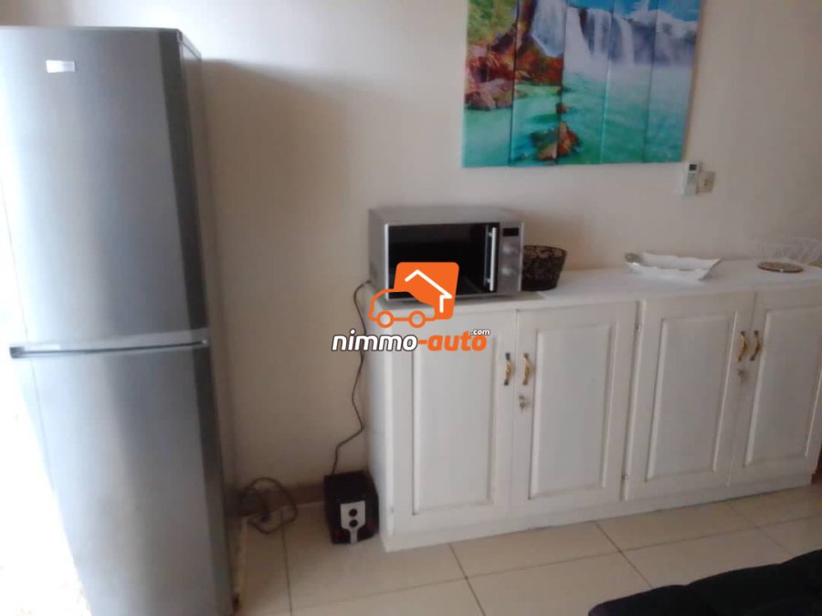 Studio meublé à louer à Bastos