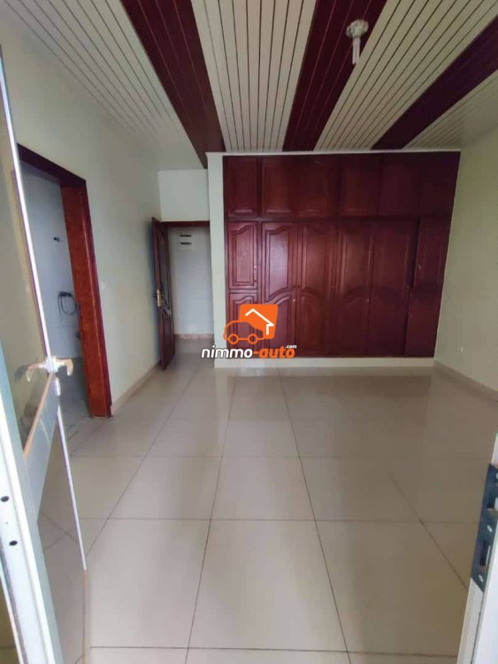 Très grand duplex moderne haut standing à louer à Emana