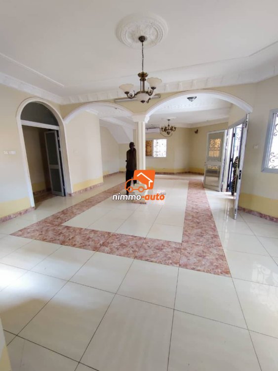 Très grand duplex moderne haut standing à louer à Emana