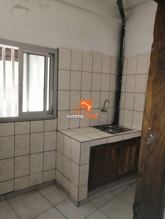 Appartement Moderne à louer à Biyem-Assi Supérette