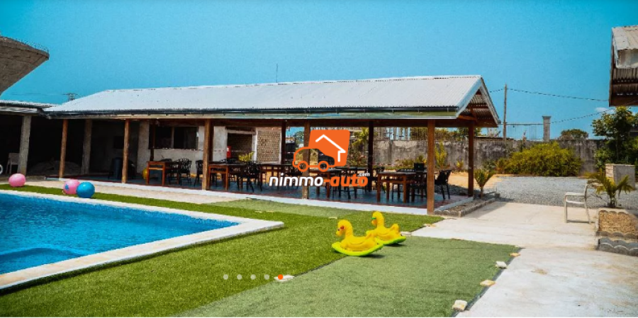 Studio meublé avec piscine, et climatisé à double lits à louer à Kribi