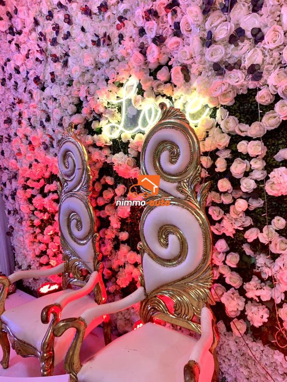 Salle de fête en bordure de piscine à louer à Efoulan