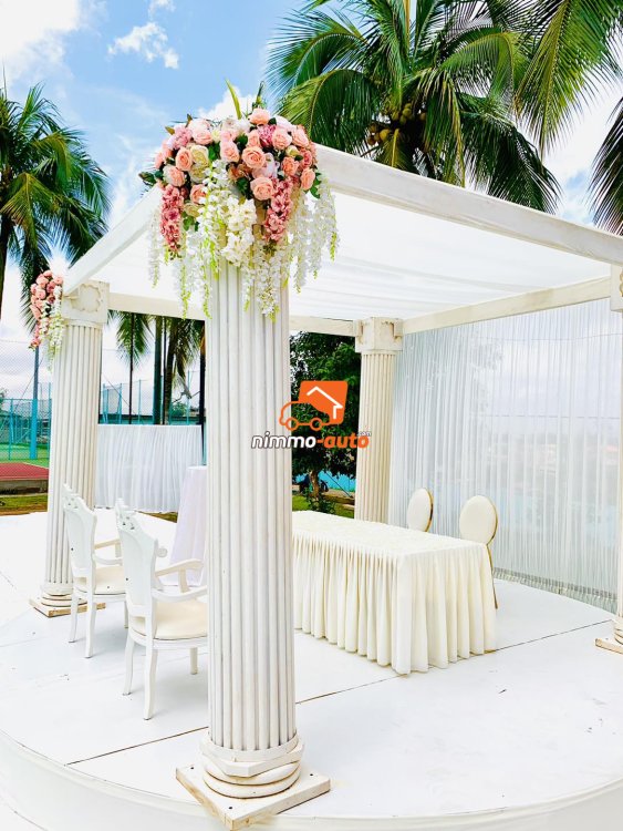 Salle de fête en bordure de piscine à louer à Efoulan