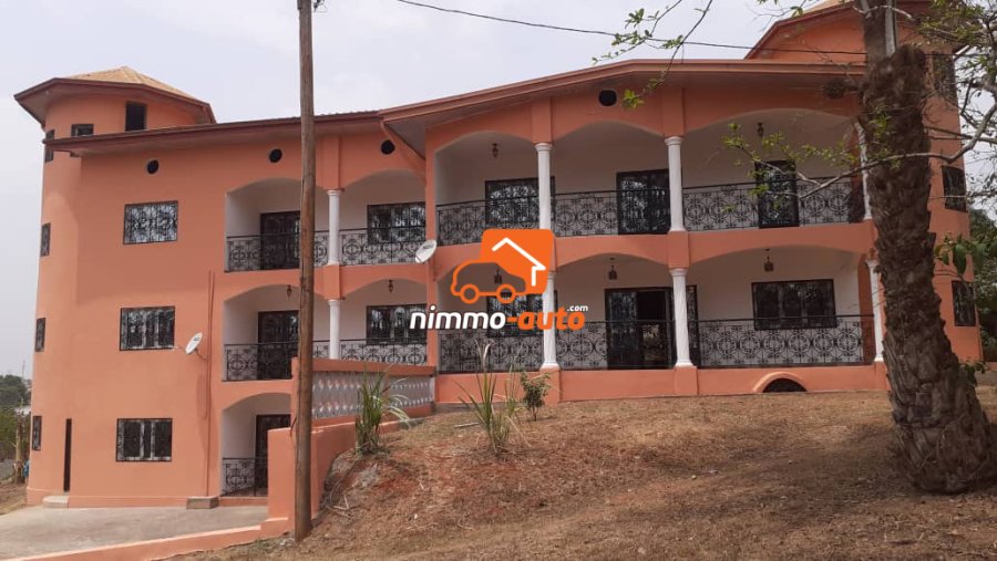 Lieu dit Banda à 400m de l'universite de SOA