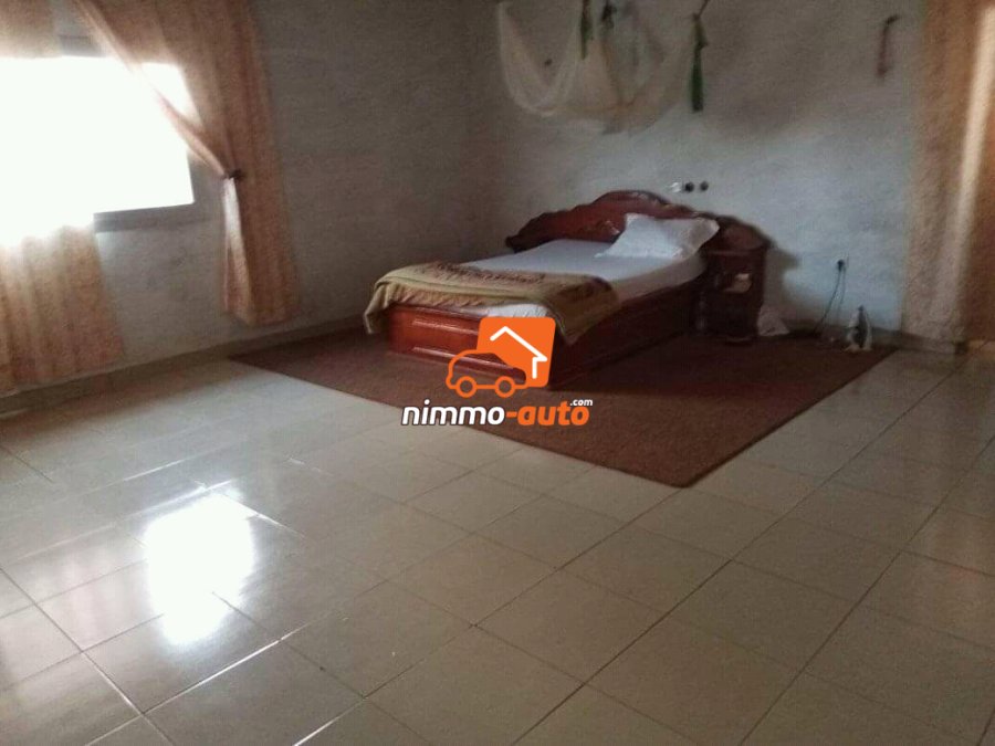 Grande maison à vendre à Nkoabang