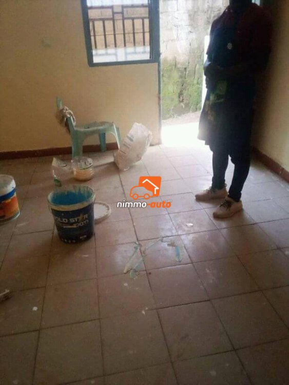 Studio a louer à ekoumdoum