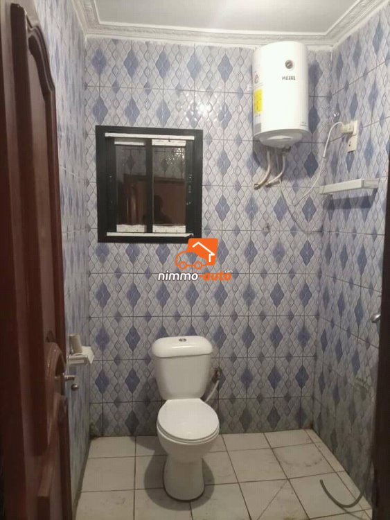 Appartement a louer a yaoundé double entrée ( pont d'éfoulan / entrée terre rouge)