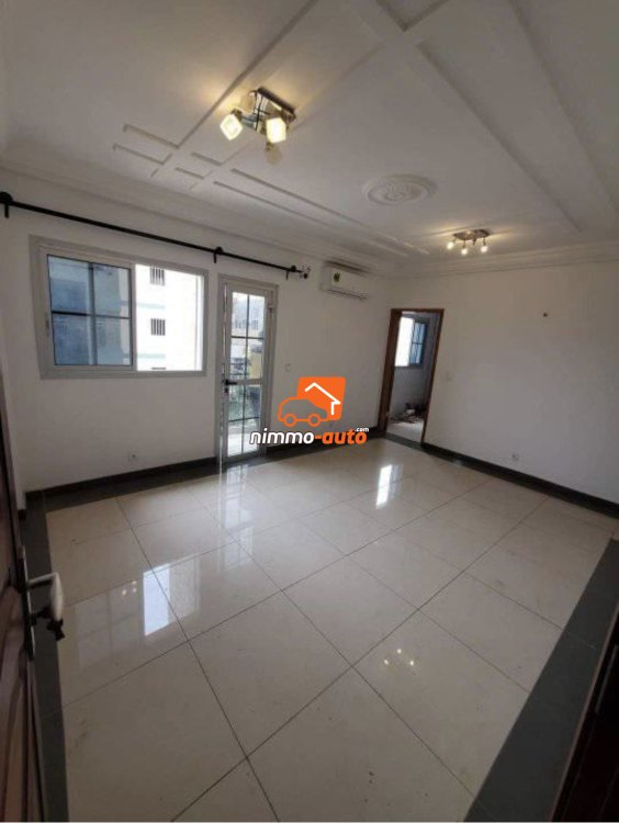 Studio à louer à Makepe