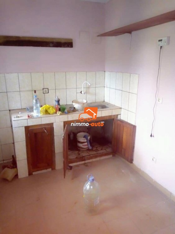 Appartement à louer Odza Commissariat