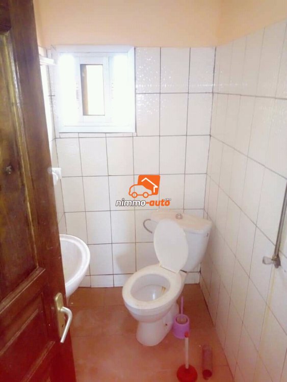 Appartement à louer Odza Commissariat