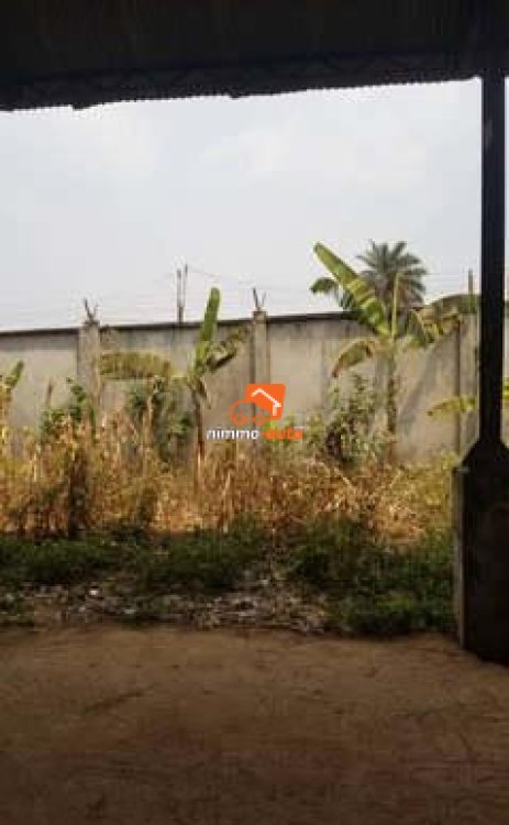 Terrain commercial à vendre à Ekounou