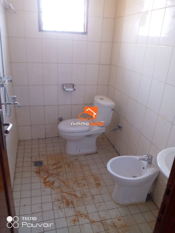 Appartement a louer a carrefour kameni