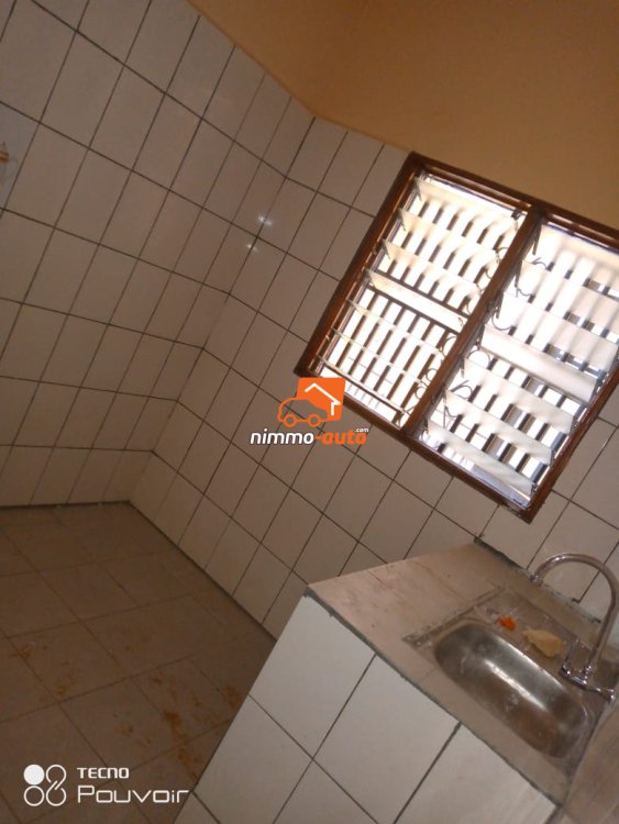 Appartement a louer a carrefour kameni