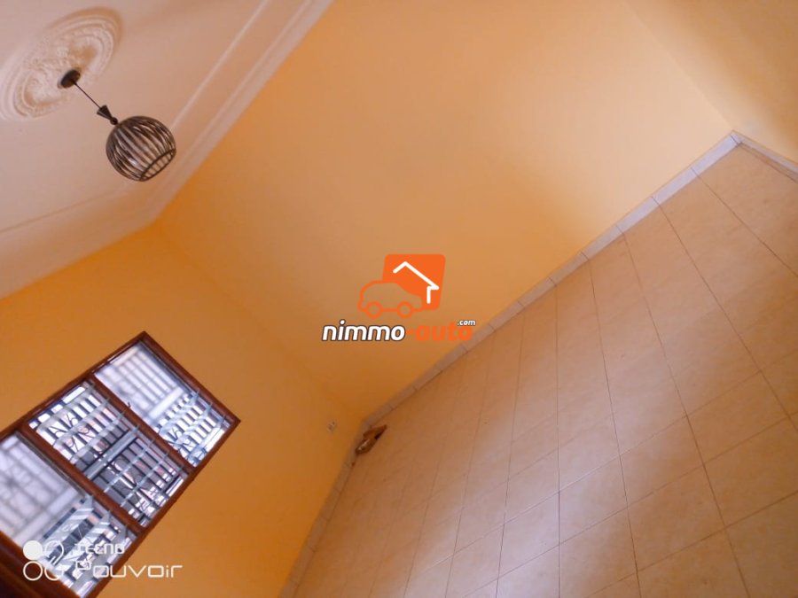 Appartement a louer a carrefour kameni