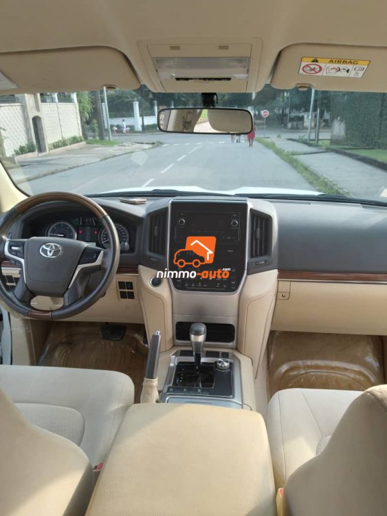 Land Cruiser V8 à louer à Douala