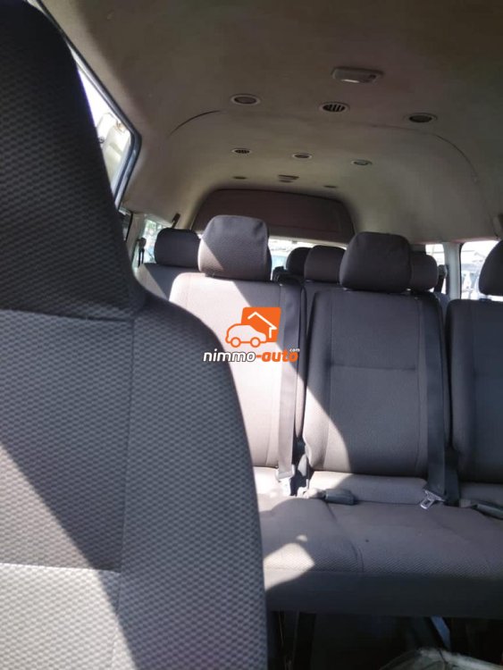 Hiace climatise 19 places à louer à Douala