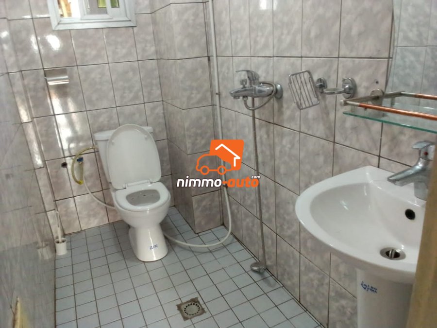 Studio meublé à louer à Douala Logbessou