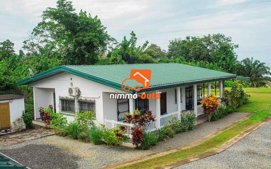 Magnifique villa avec piscine et accès à la plage à louer à Kribi Ebome