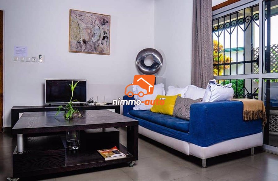 Magnifique villa avec piscine et accès à la plage à louer à Kribi Ebome