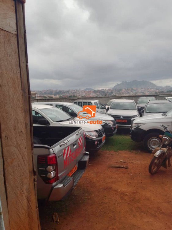 Pick-up Mitsubishi à louer