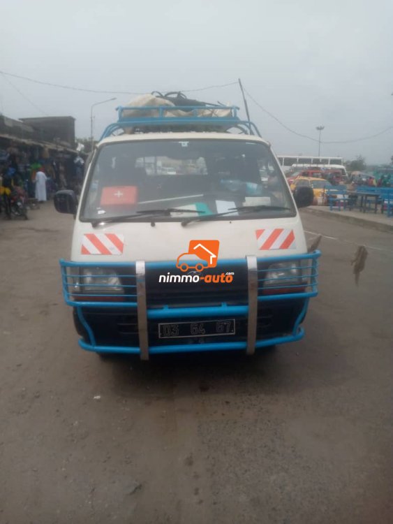 Hiace climatisée 19places à louer à Douala