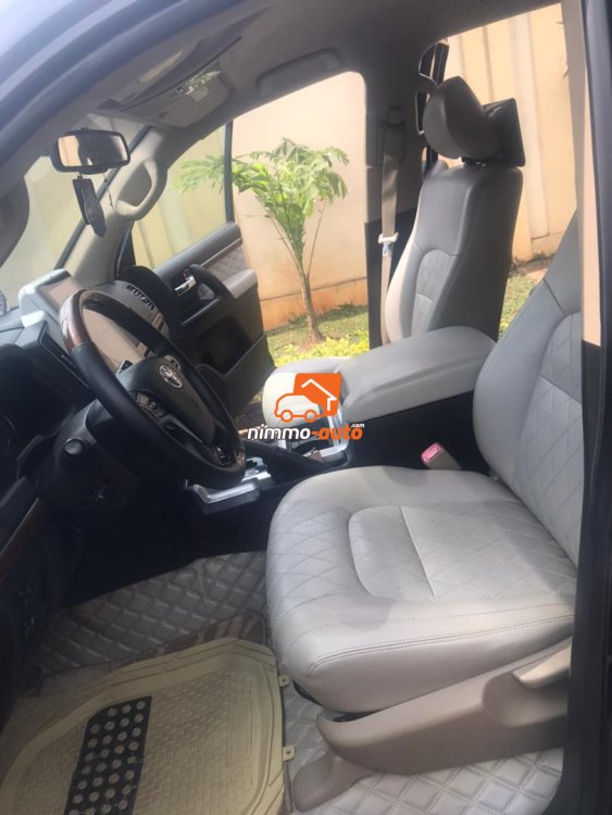 Landcruiser V8 de dernière génération à louer