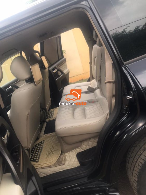 Landcruiser V8 de dernière génération à louer