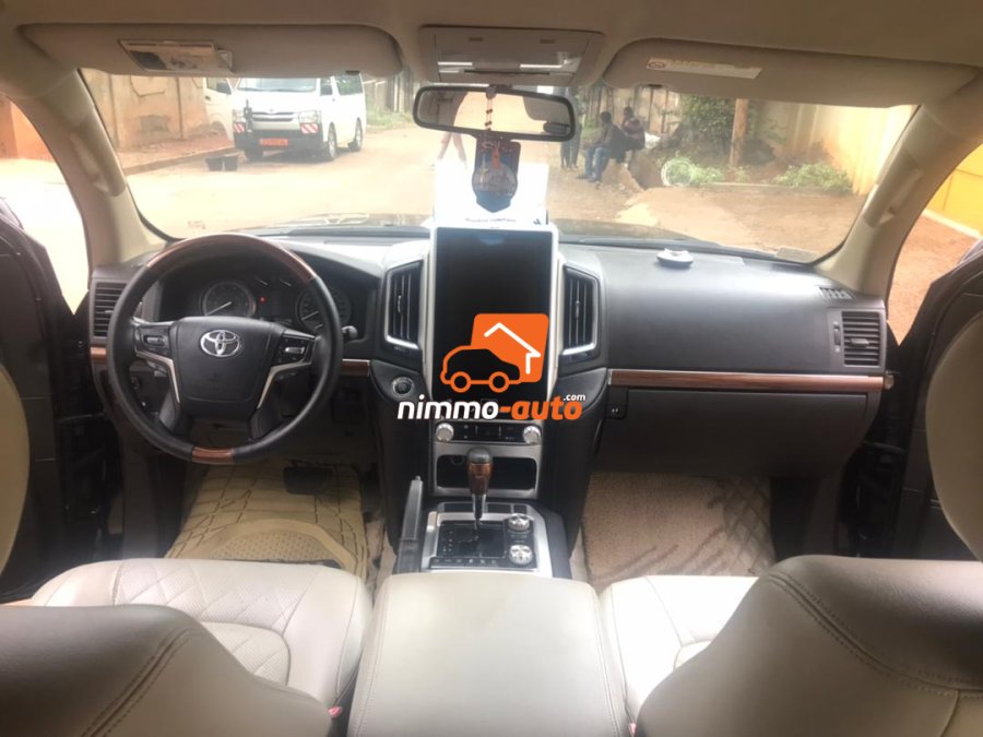 Landcruiser V8 de dernière génération à louer