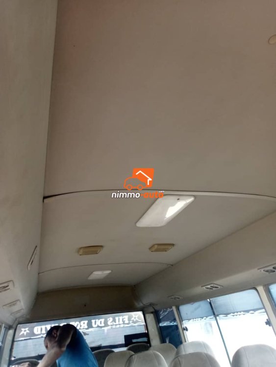 Coaster non climatisé de 30places à louer à Douala