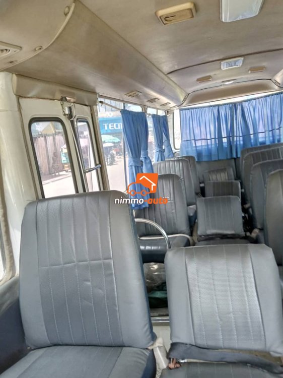 Coaster climatisé 30 places à louer à Douala