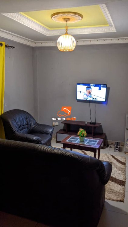 Beau Studio meublé bon prix à louer à efoulan