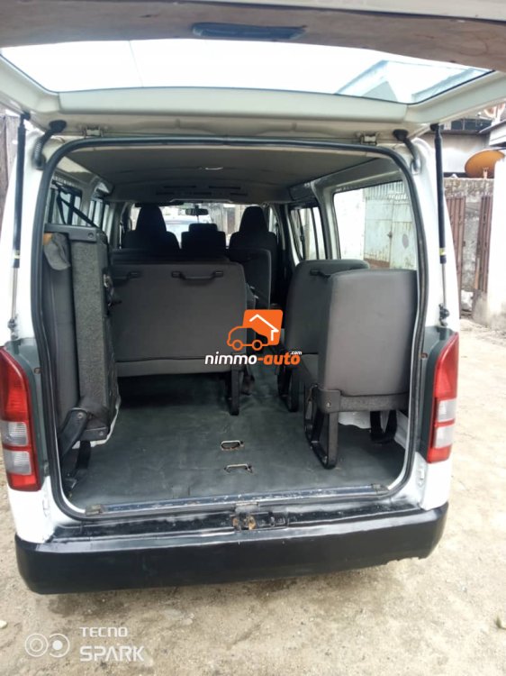 Toyota hiace climatisée à louer