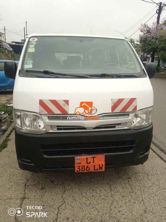 Toyota hiace climatisée à louer