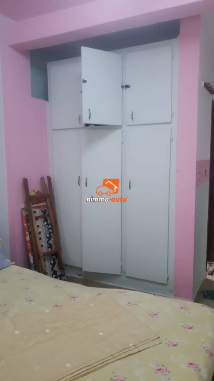 Chambre meublée climatisée à louer à ndogbong