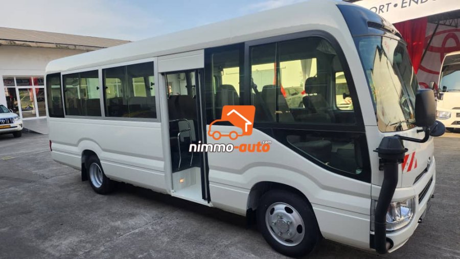 Coaster climatisé nouveau modèle à louer à Douala