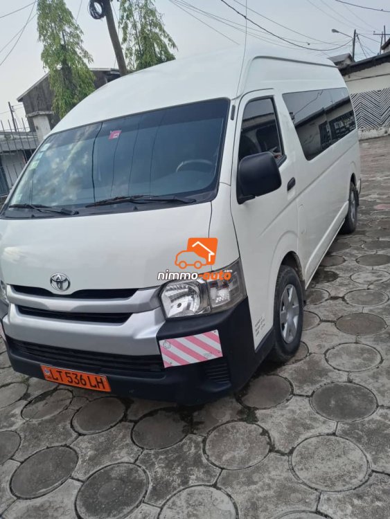 Hiace Toyota climatisé à louer