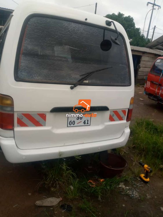 Hiace climatisée 15 places à louer