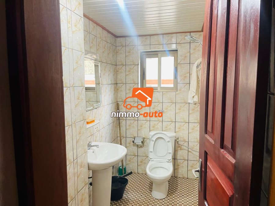 Chambre meublée propre à louer à ekié