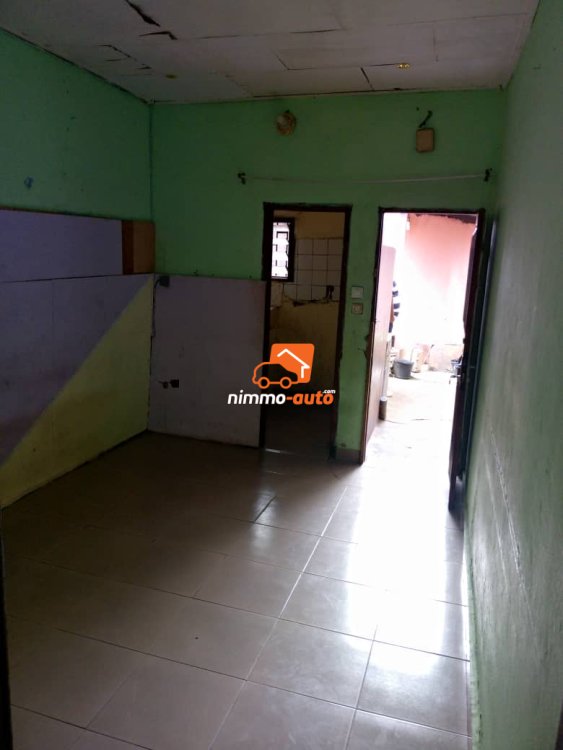 Studio à louer à Obili carrefour Kameni