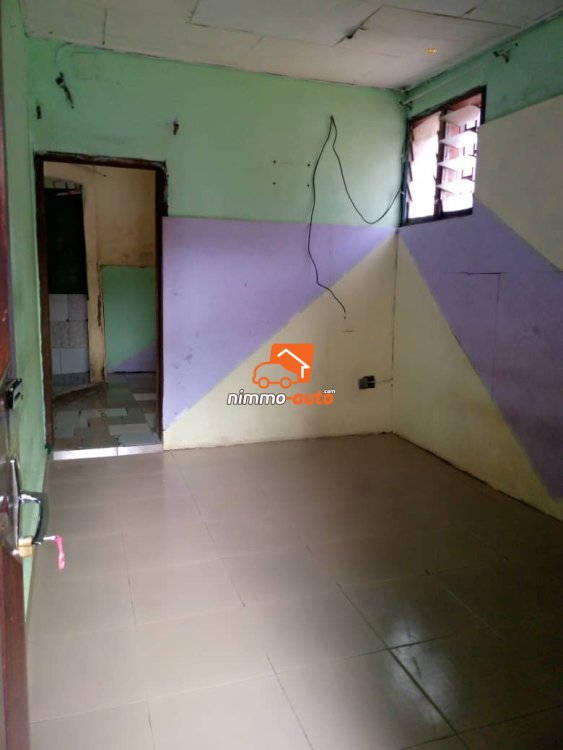 Studio à louer à Obili carrefour Kameni