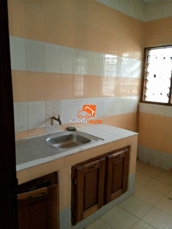 Appartement moderne à louer à Titi garage