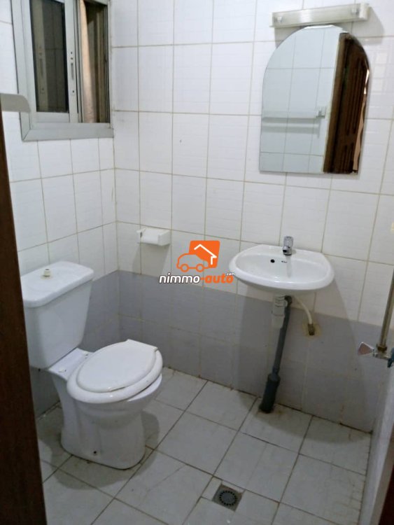 Appartement moderne à louer à Titi garage