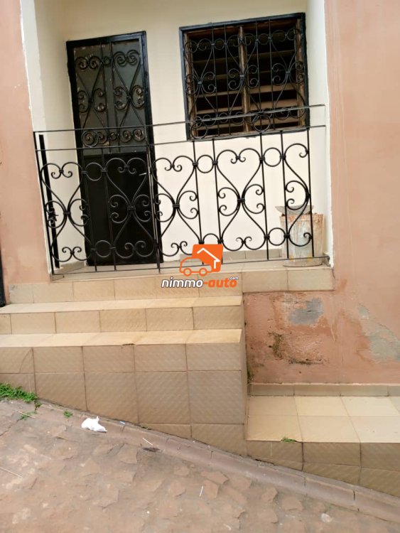 Appartement moderne à louer à Titi garage