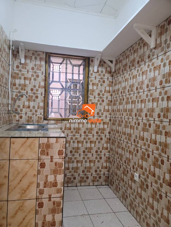 Incroyable appartement à louer à Nsimeyong terre rouge