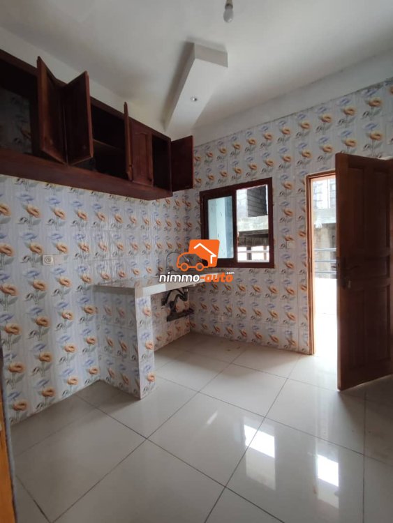 Très beau studio moderne à louer à Nsimeyong terre rouge