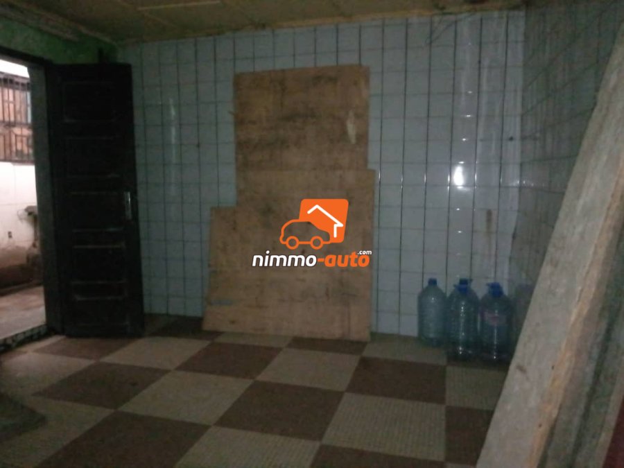 Chambre moderne sans cuisine à louer à Ndogbong